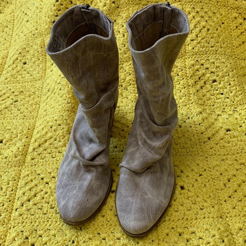 Very G Preston Women Ankle Boots Size 9 Taupe Distressed Slouchy Block Heel Zip